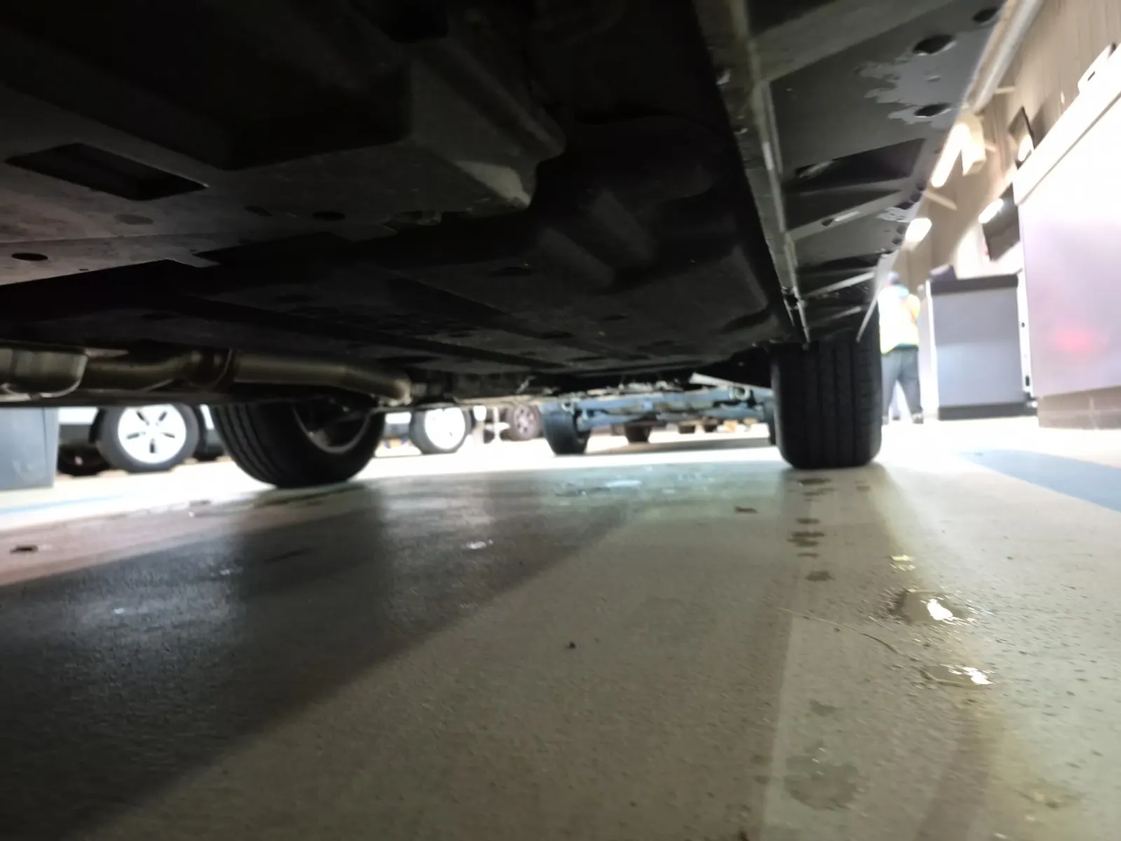 Undercarriage - Passenger Photo