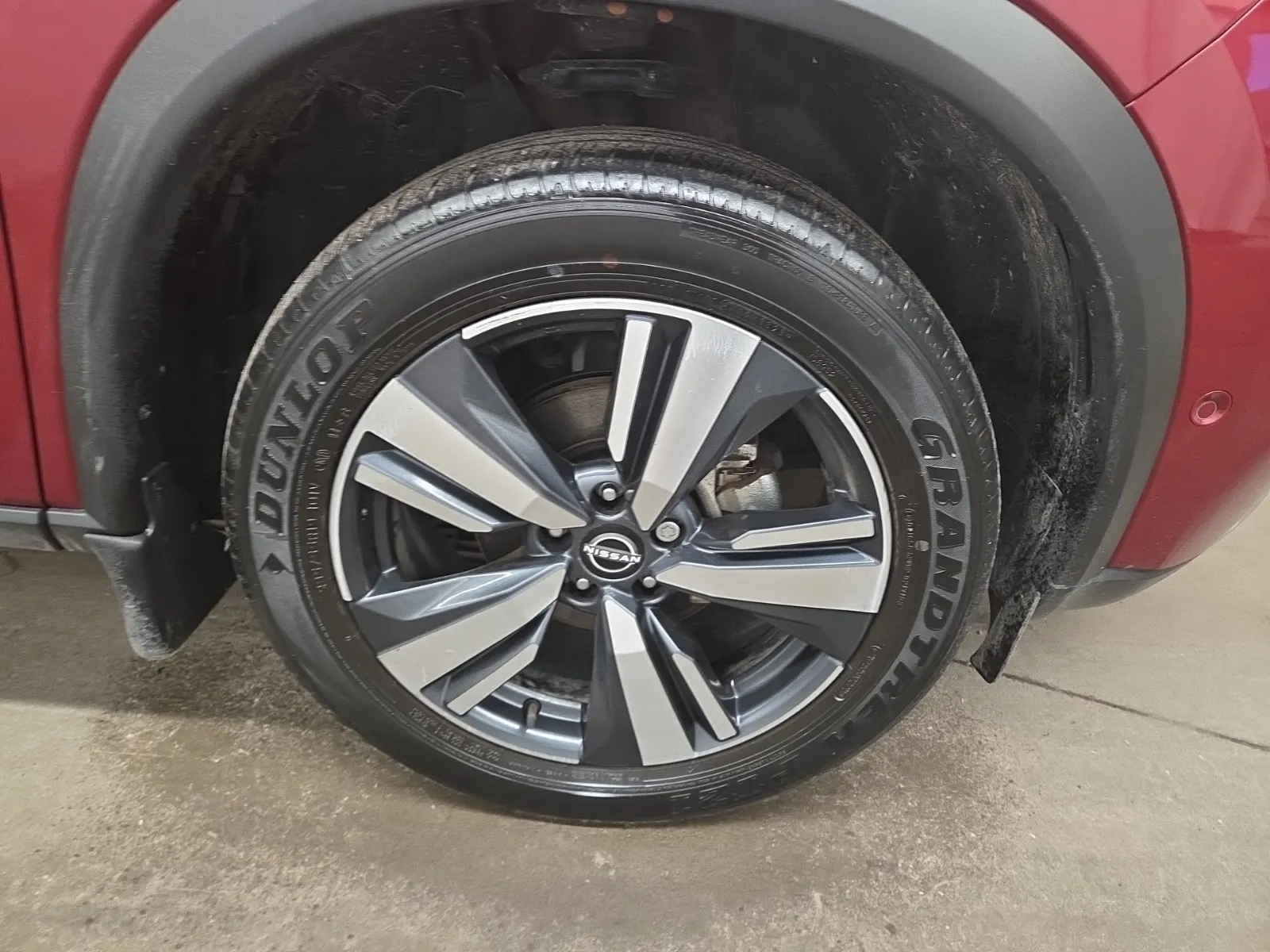 Right Front Wheel/Tire Photo