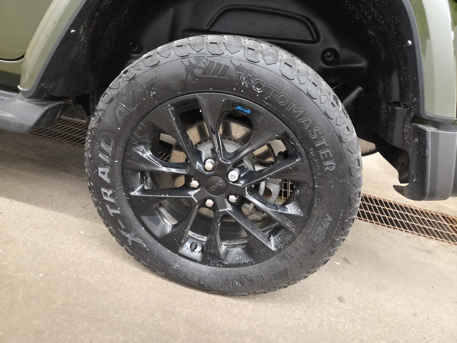 Left Rear Wheel/Tire Photo