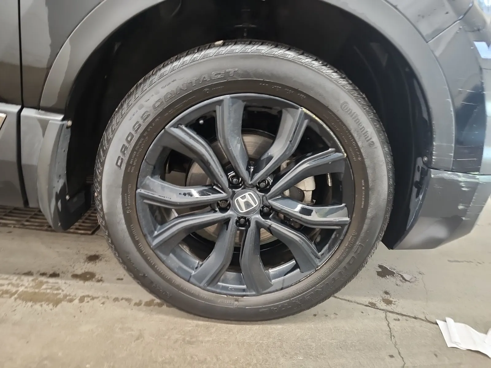Right Front Wheel/Tire Photo