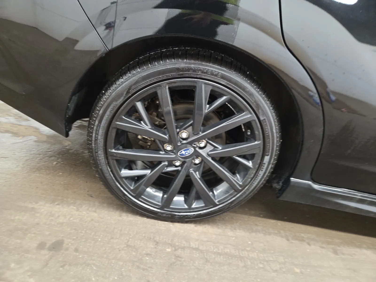 Right Rear Wheel/Tire Photo