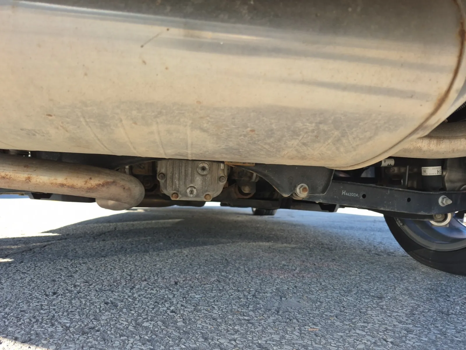 Undercarriage - Rear Photo
