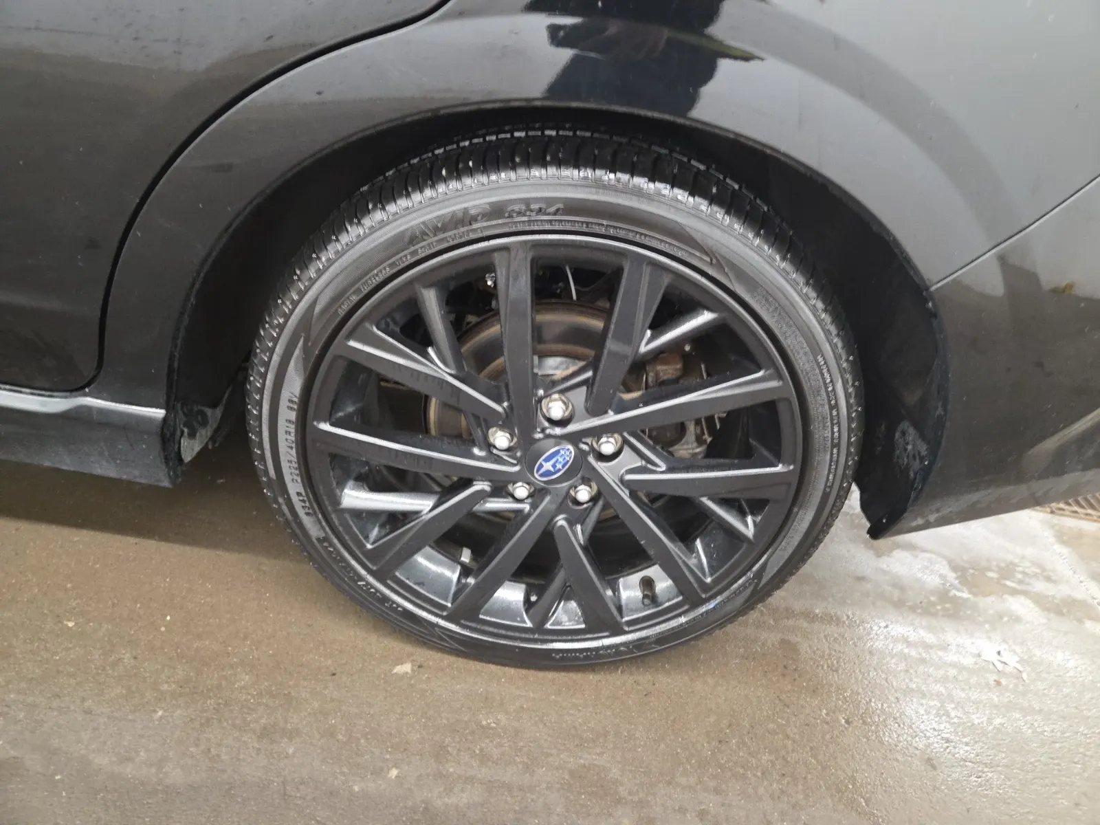 Left Rear Wheel/Tire Photo