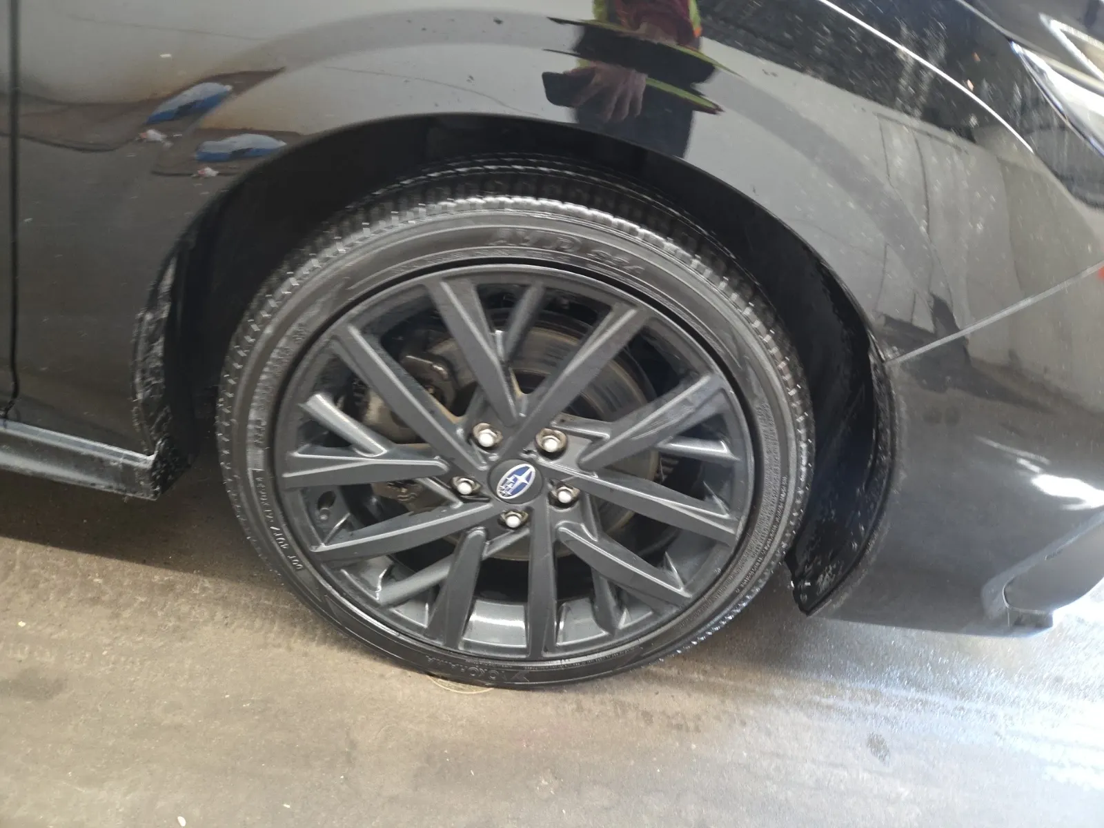Right Front Wheel/Tire Photo