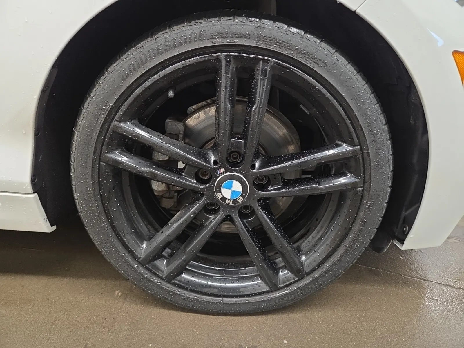 Right Front Wheel/Tire Photo