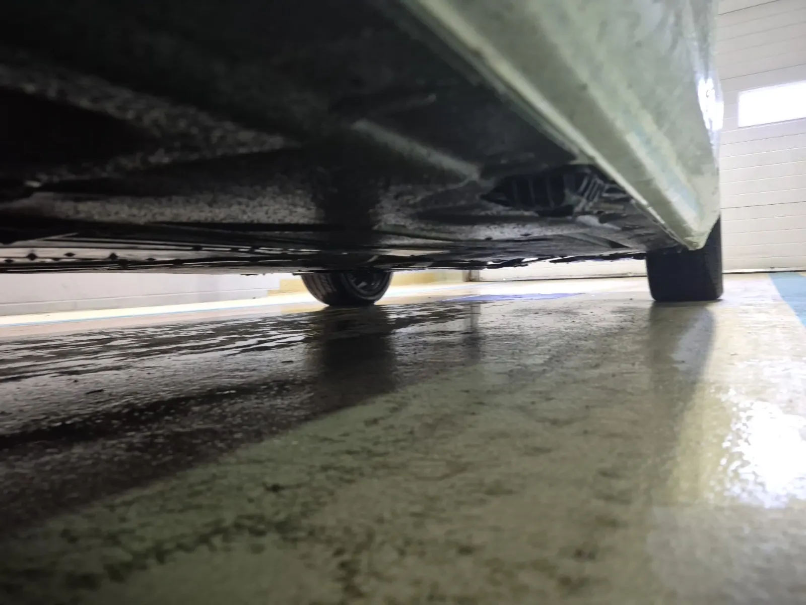Undercarriage - Driver Photo