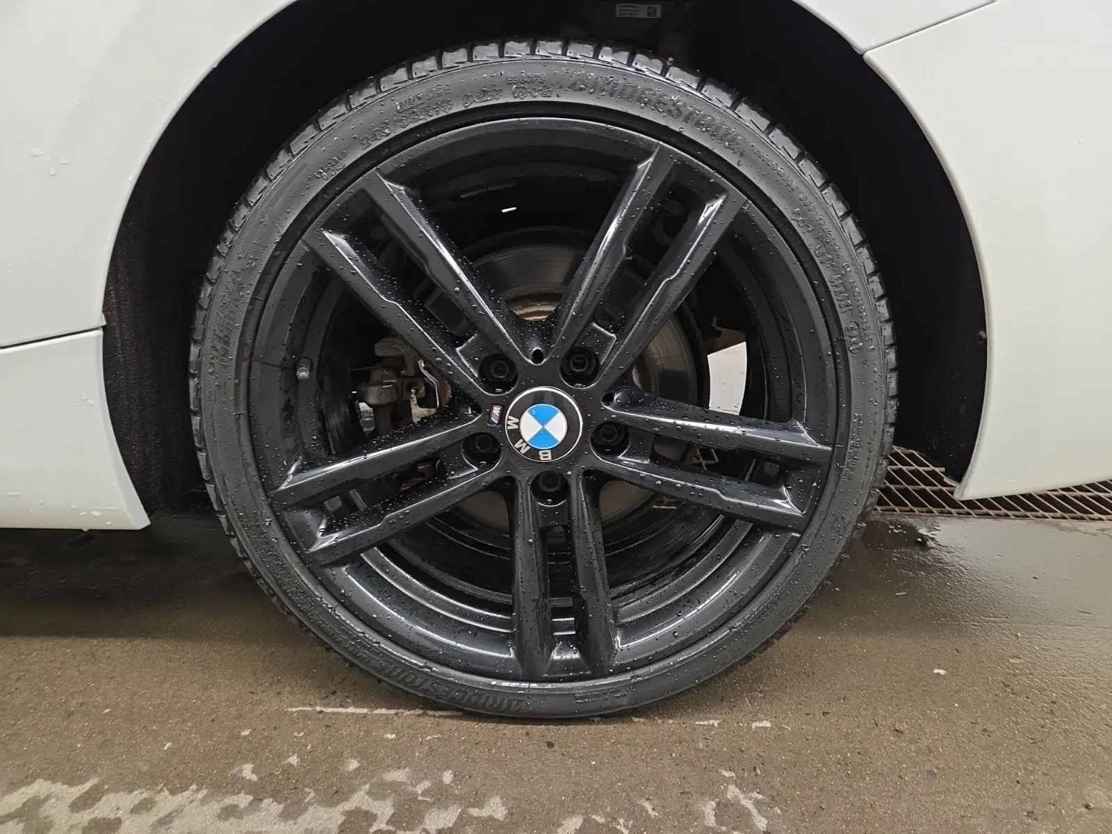 Left Rear Wheel/Tire Photo