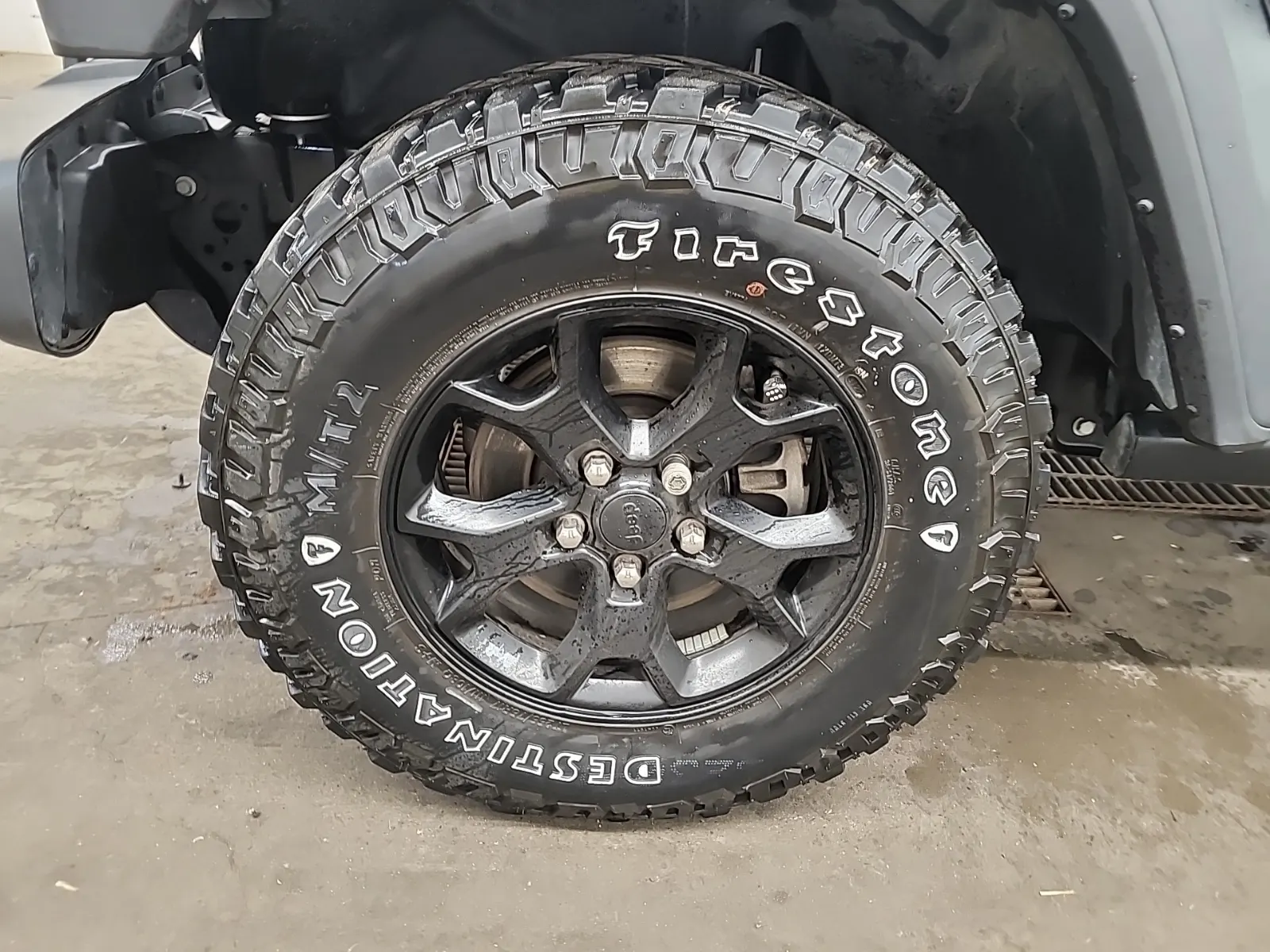 Front driver wheel/tire photo