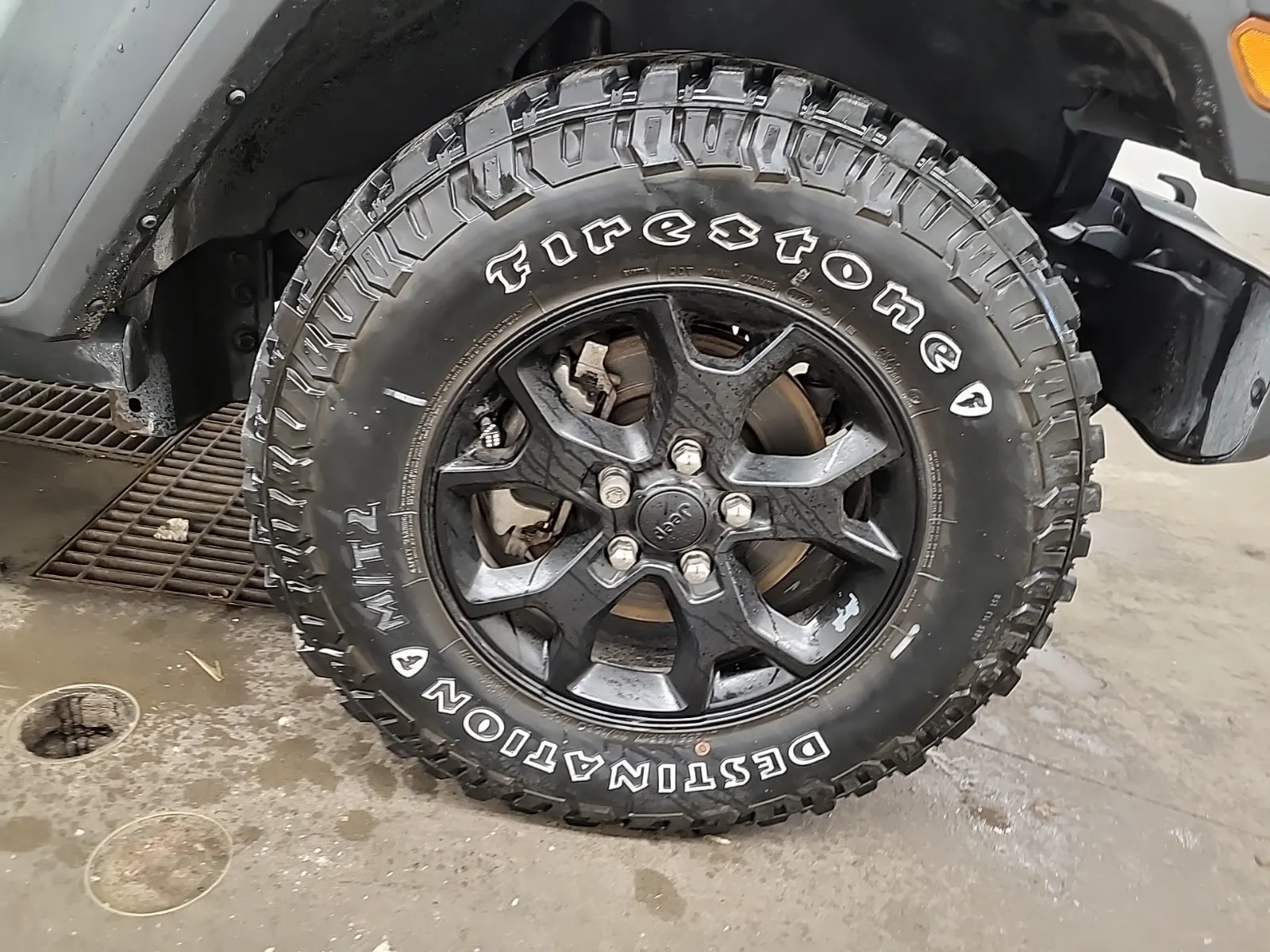 Right Front Wheel/Tire Photo