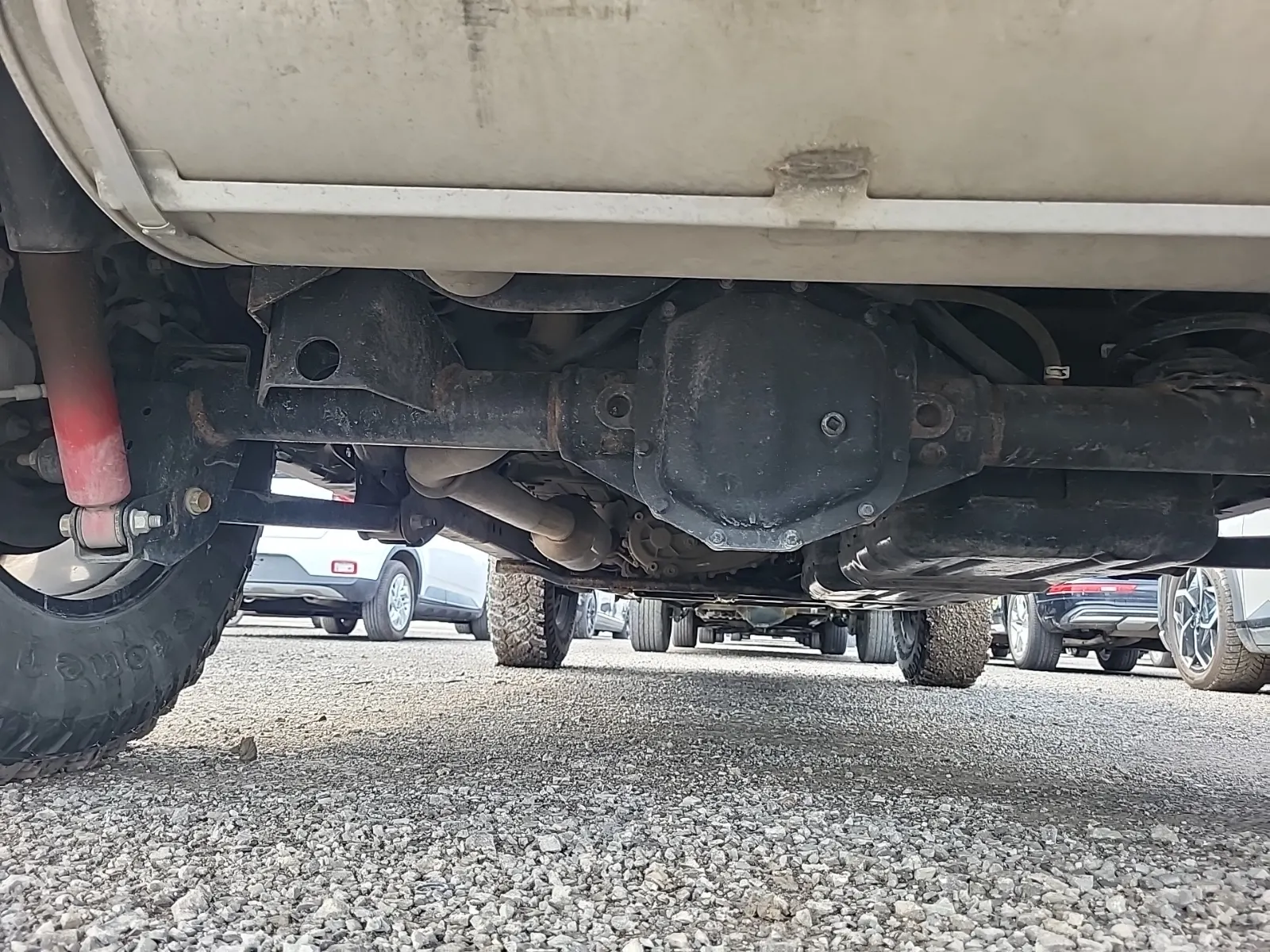 Undercarriage - Rear Photo