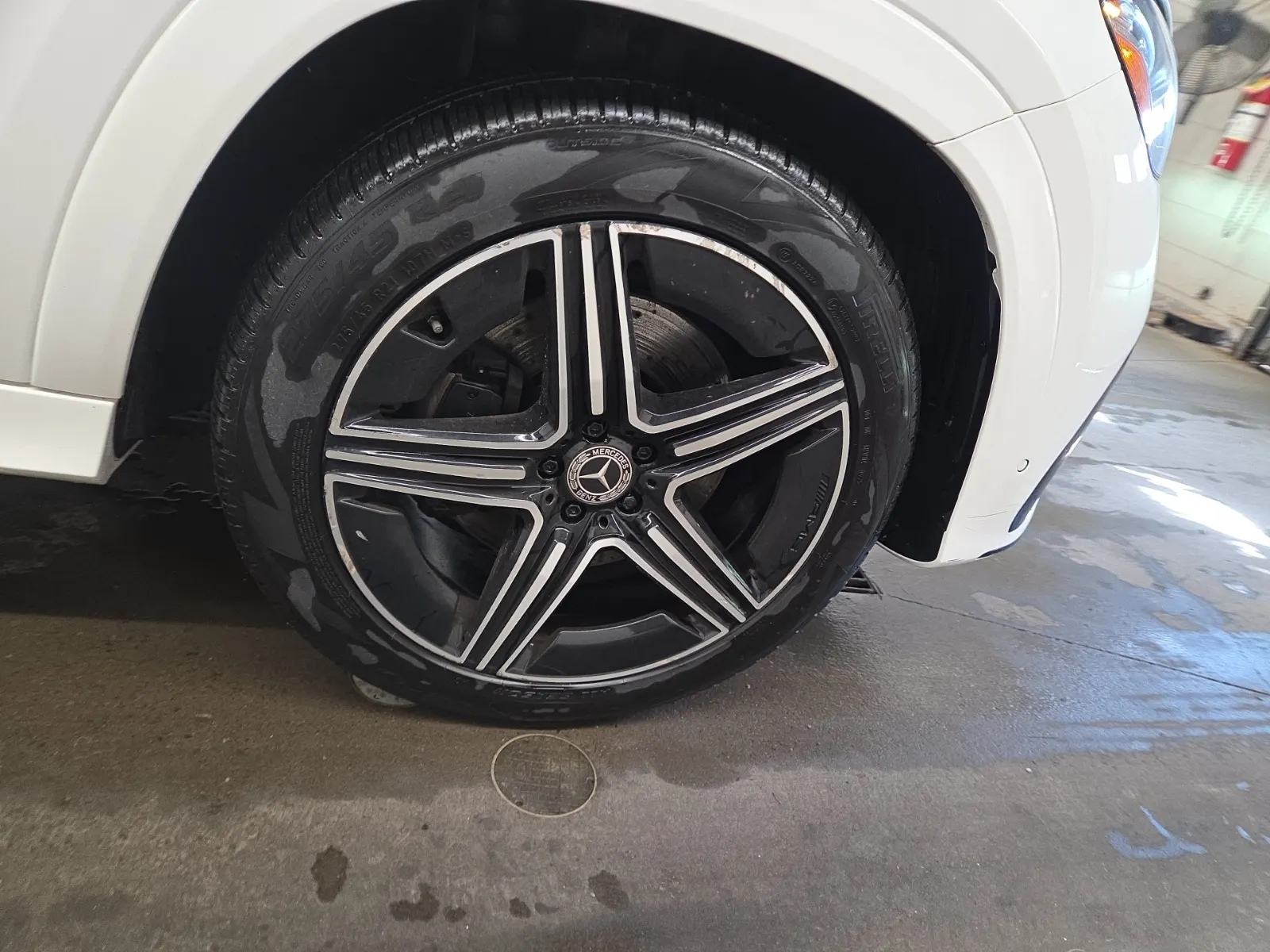 Right Front Wheel/Tire Photo