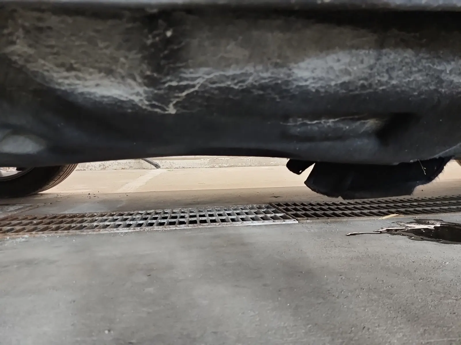 Undercarriage - Driver Photo