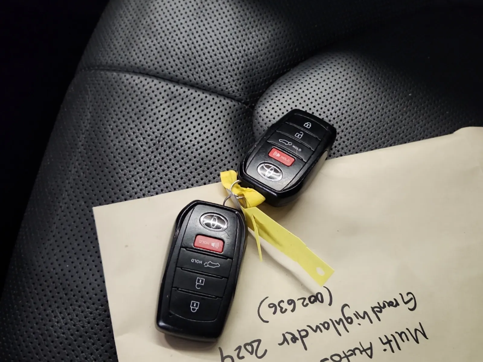 Keys/Fobs/Manual Photo