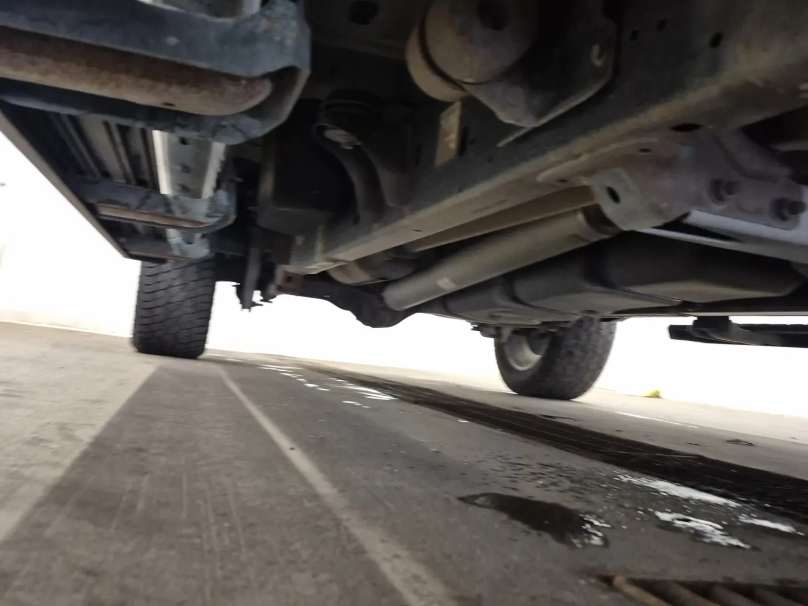 Undercarriage - Passenger Photo