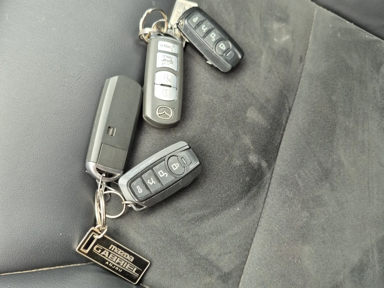 Keys/Fobs/Manual Photo
