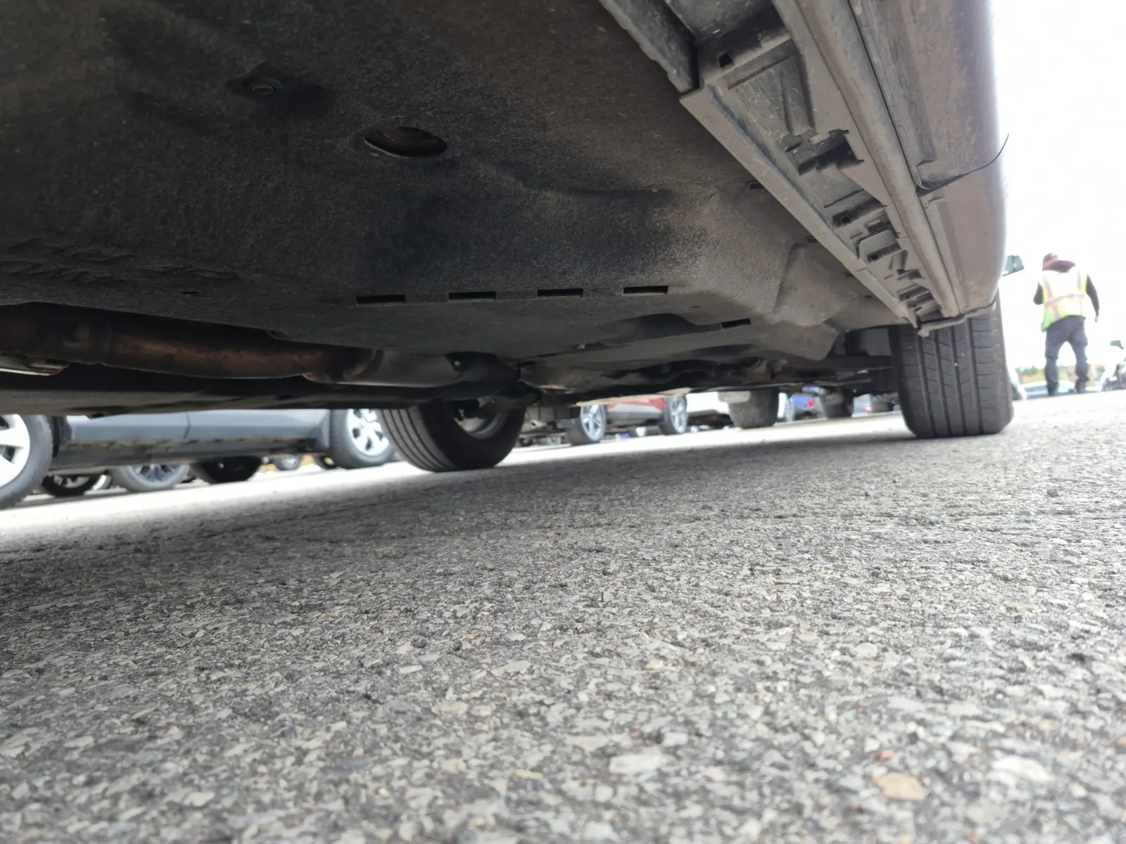 Undercarriage - Passenger Photo