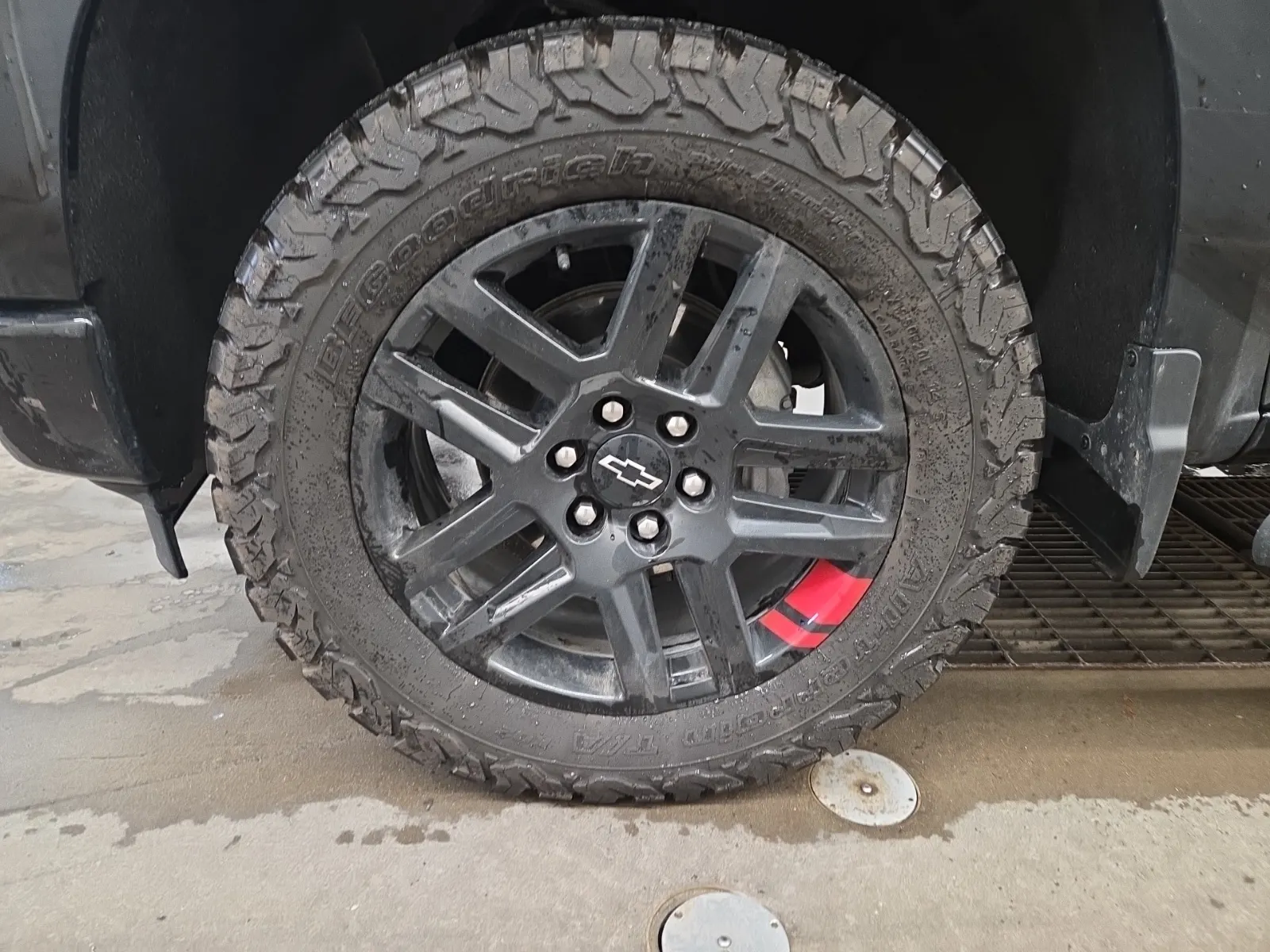 Front driver wheel/tire photo