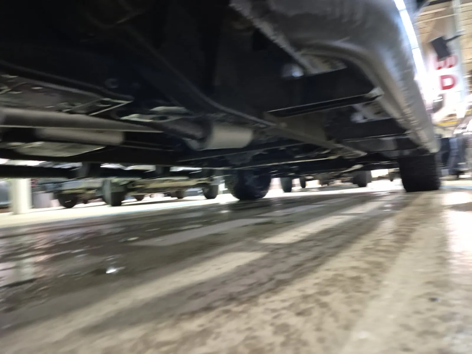 Undercarriage - Passenger Photo