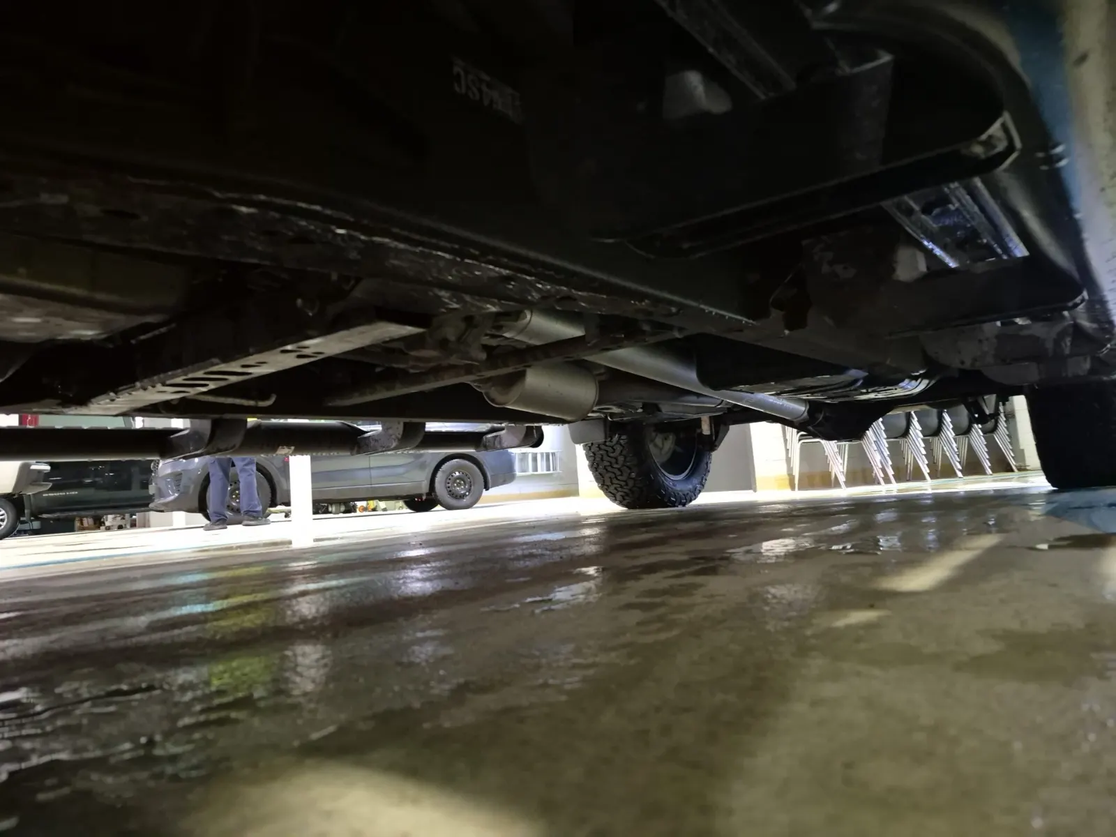 Undercarriage - Driver Photo