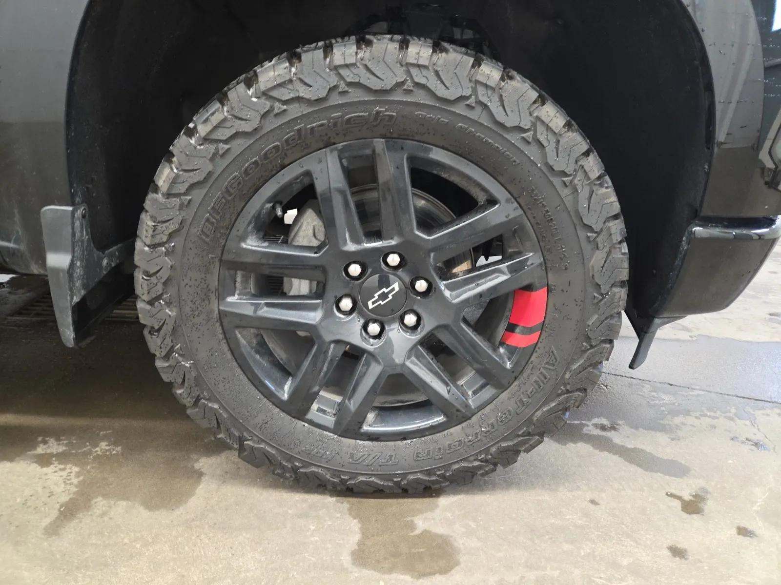 Right Front Wheel/Tire Photo