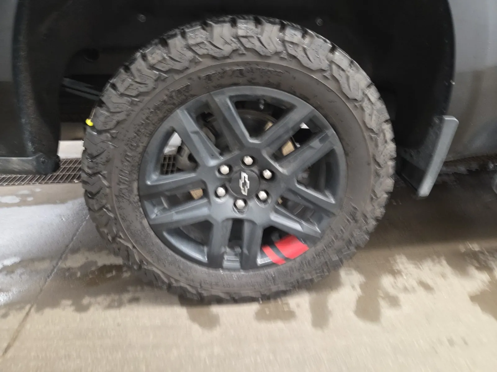Right Rear Wheel/Tire Photo