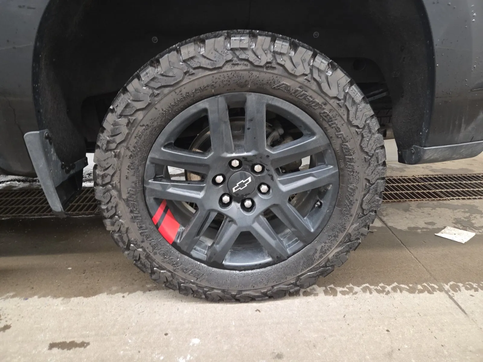 Left Rear Wheel/Tire Photo