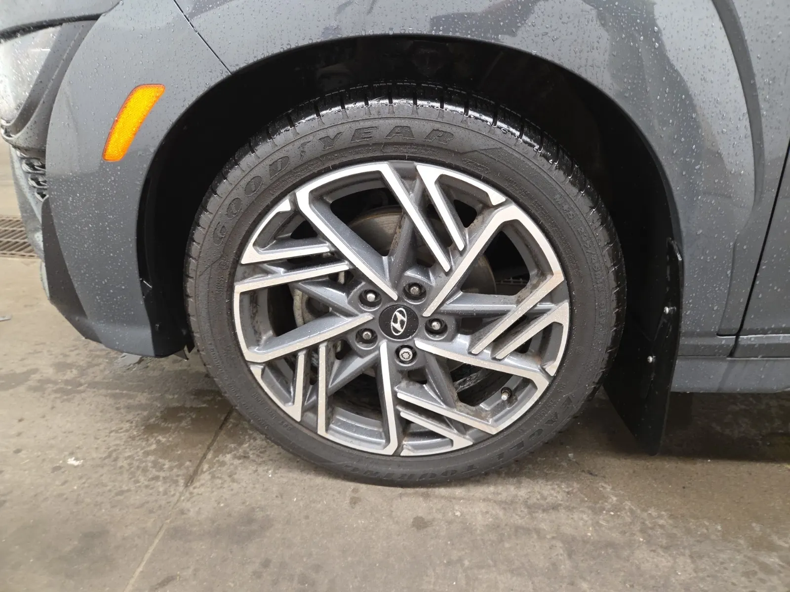 Front driver wheel/tire photo