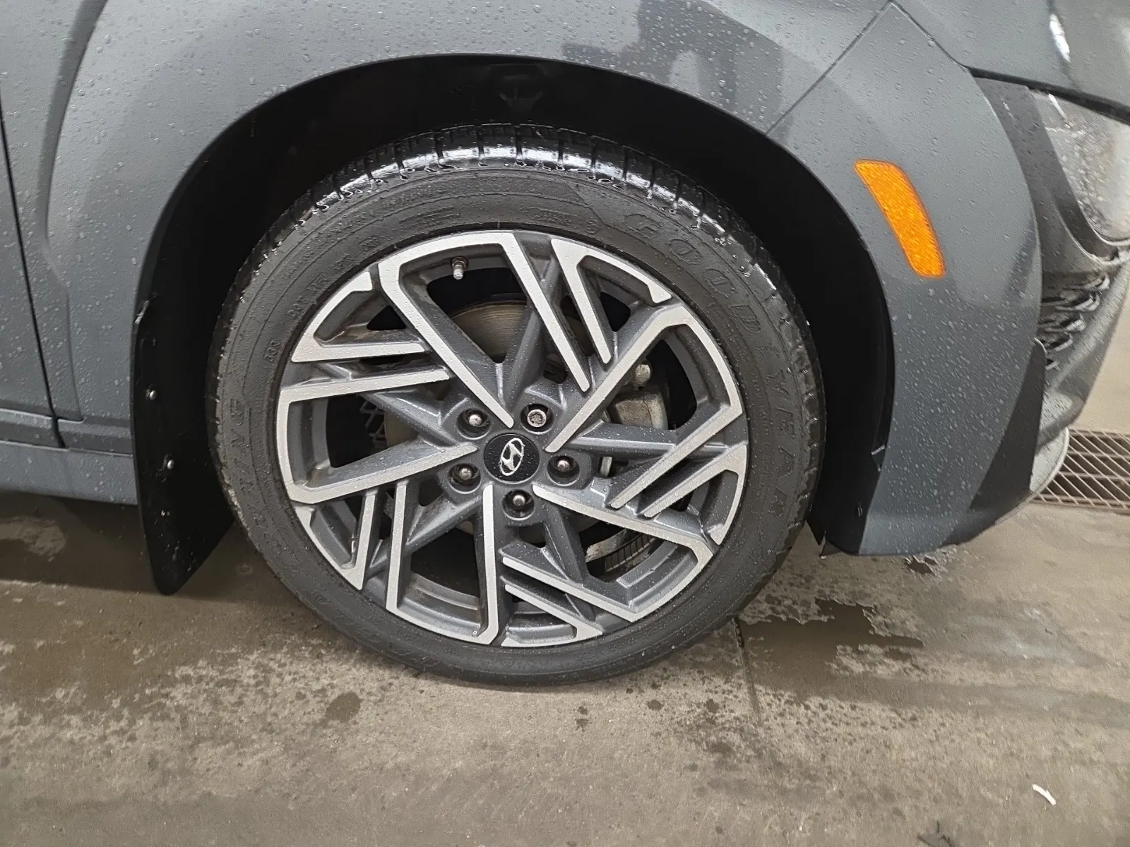 Right Front Wheel/Tire Photo