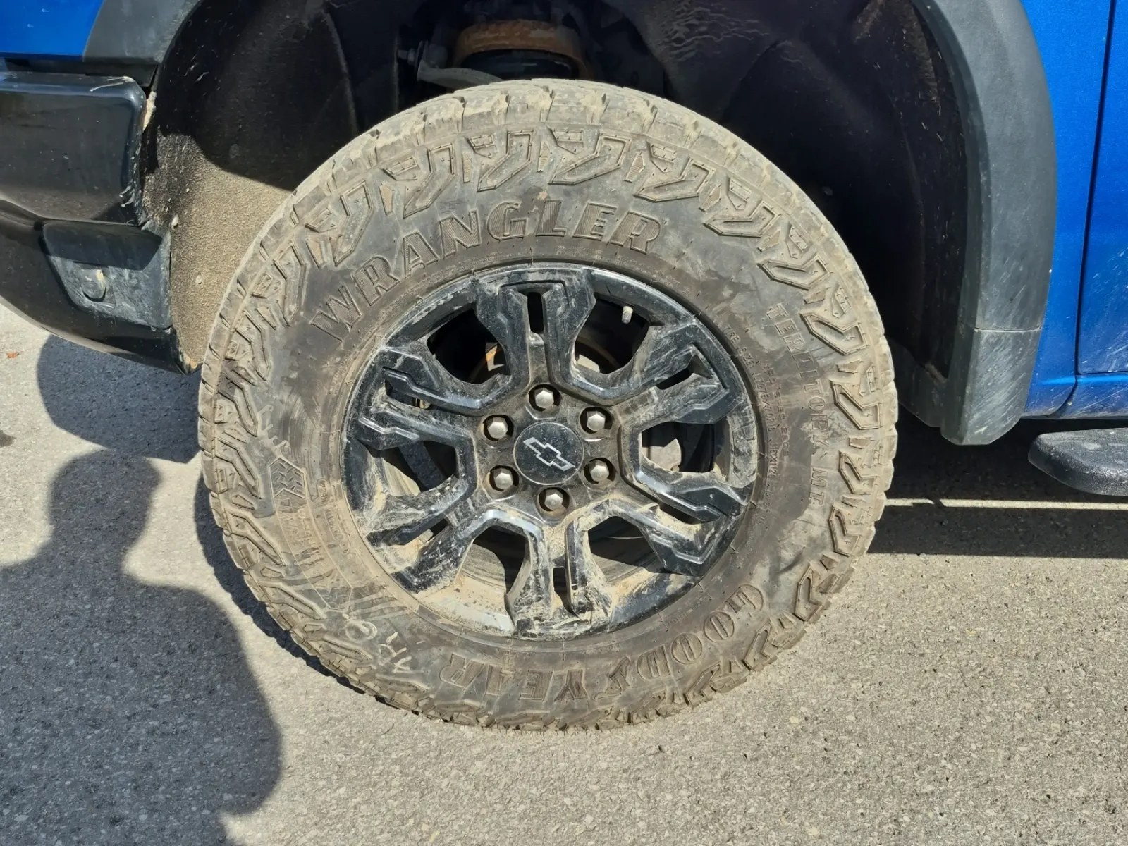 Front driver wheel/tire photo
