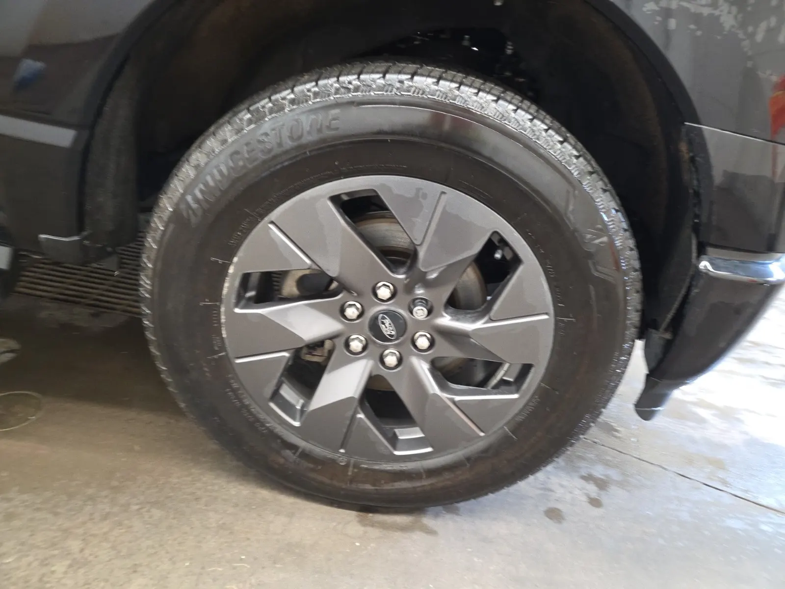 Right Front Wheel/Tire Photo