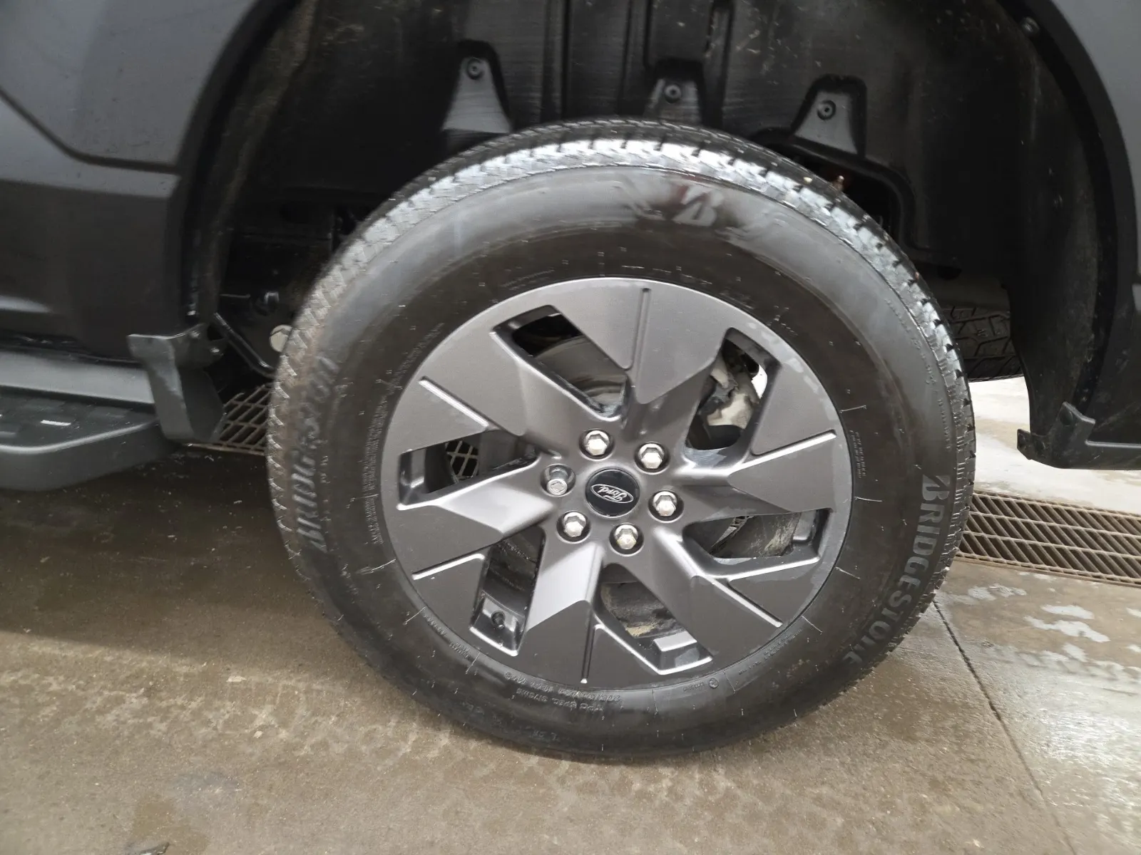 Left Rear Wheel/Tire Photo