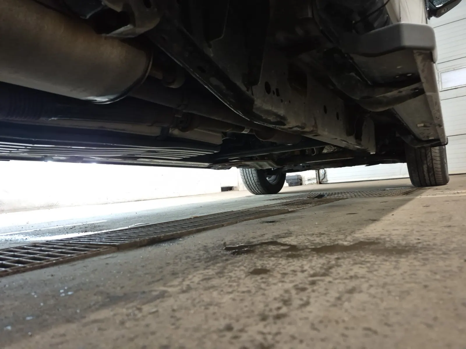 Undercarriage - Passenger Photo