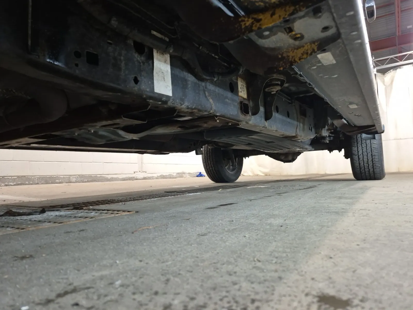 Undercarriage - Driver Photo