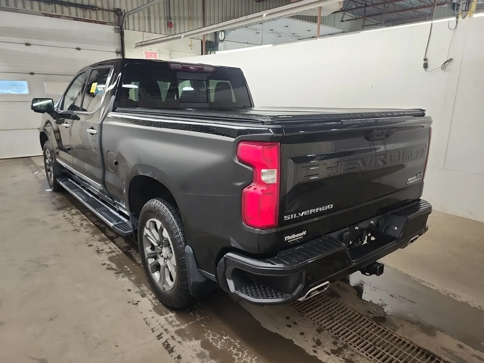Driver Rear 3/4 Photo
