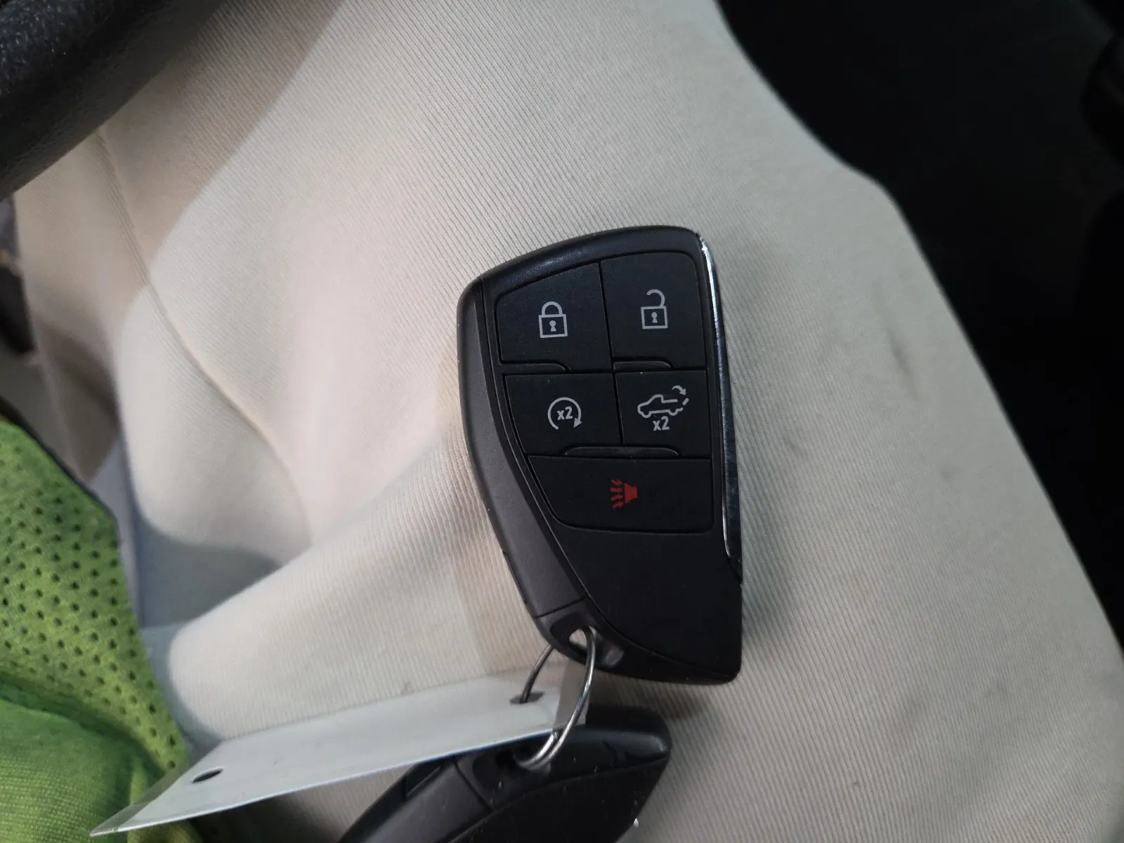Keys/Fobs/Manual Photo
