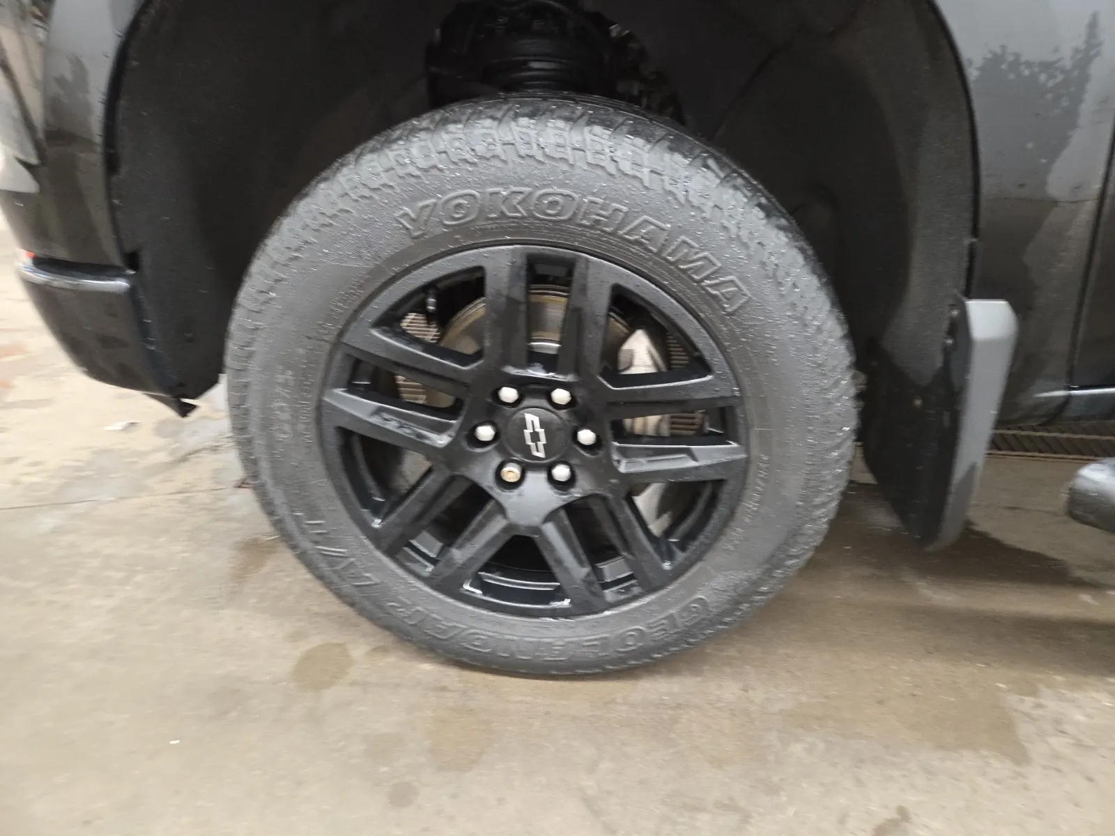 Front driver wheel/tire photo