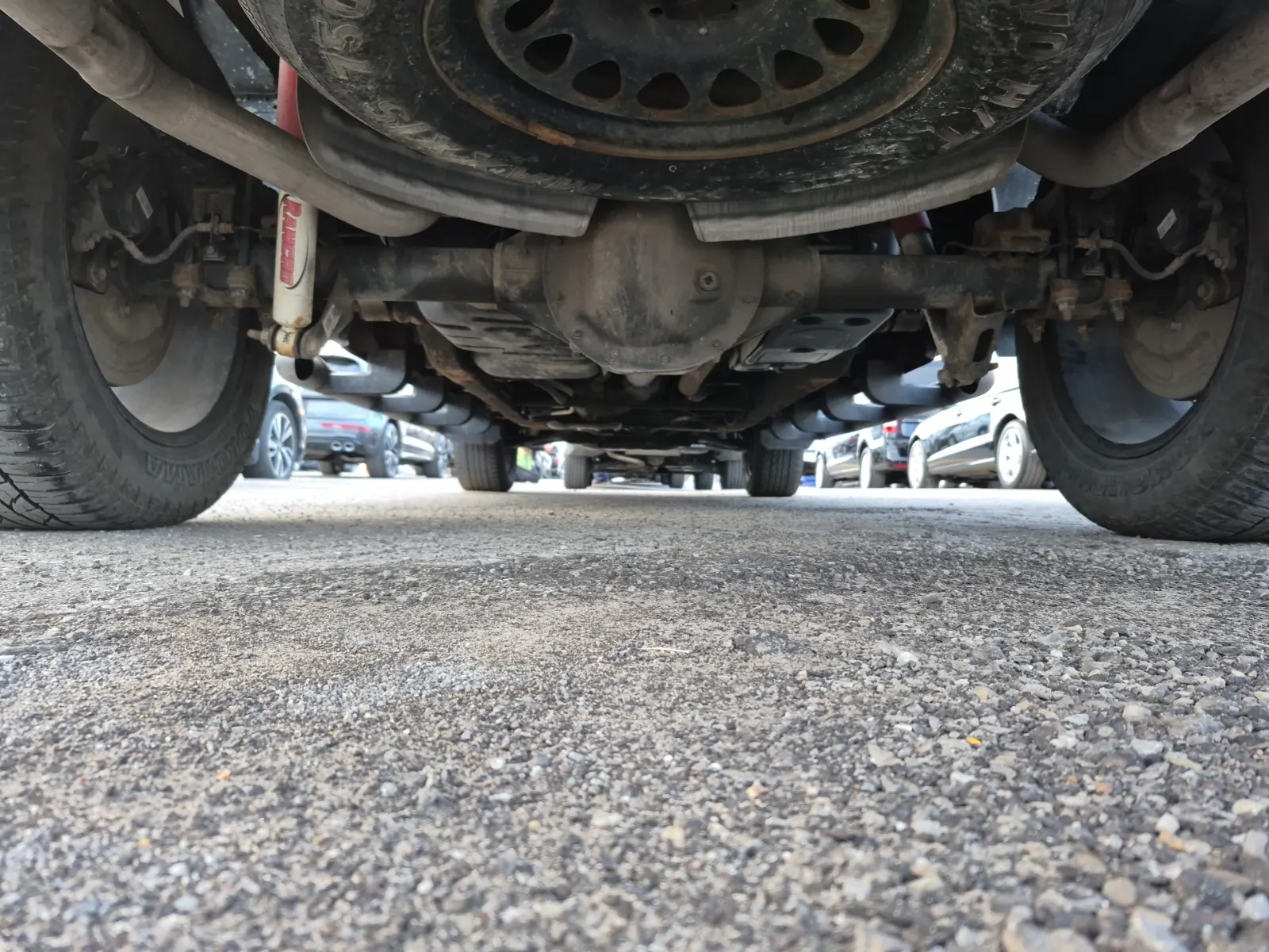 Undercarriage - Rear Photo