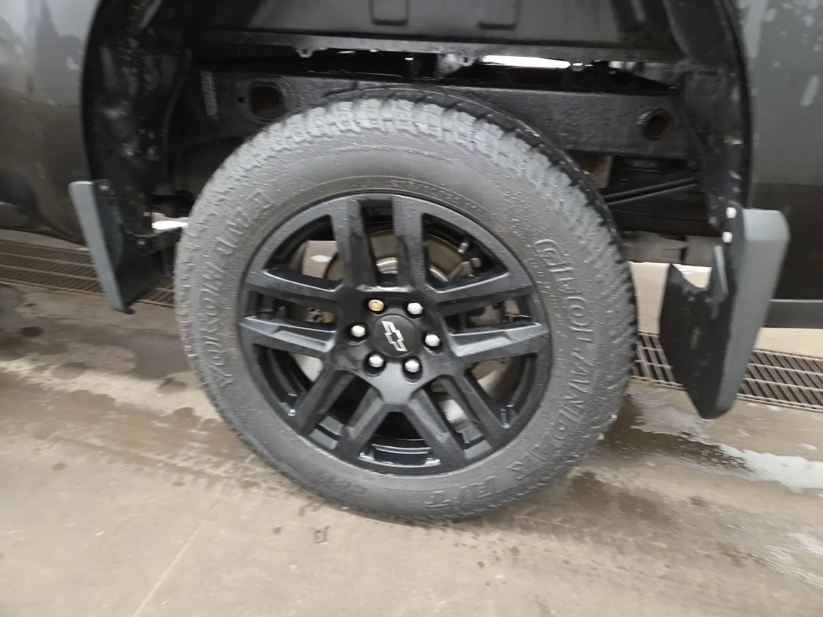 Left Rear Wheel/Tire Photo