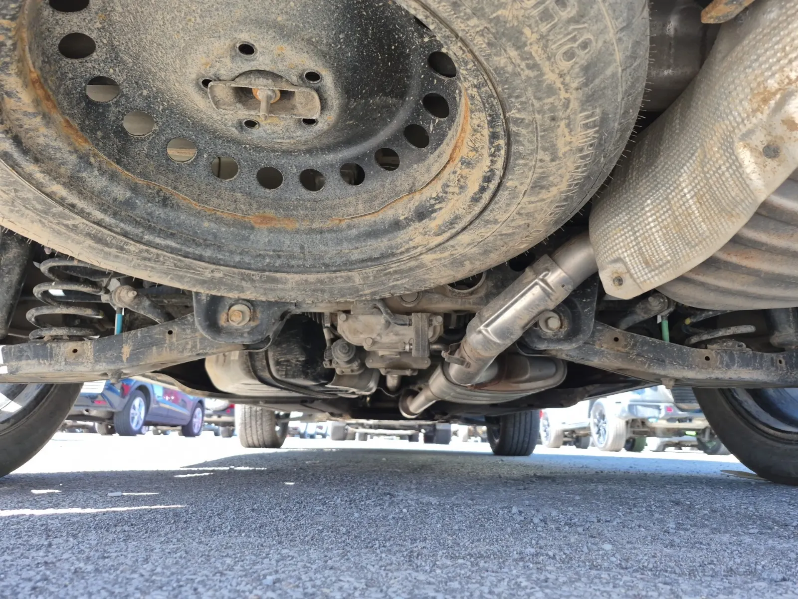 Undercarriage - Rear Photo