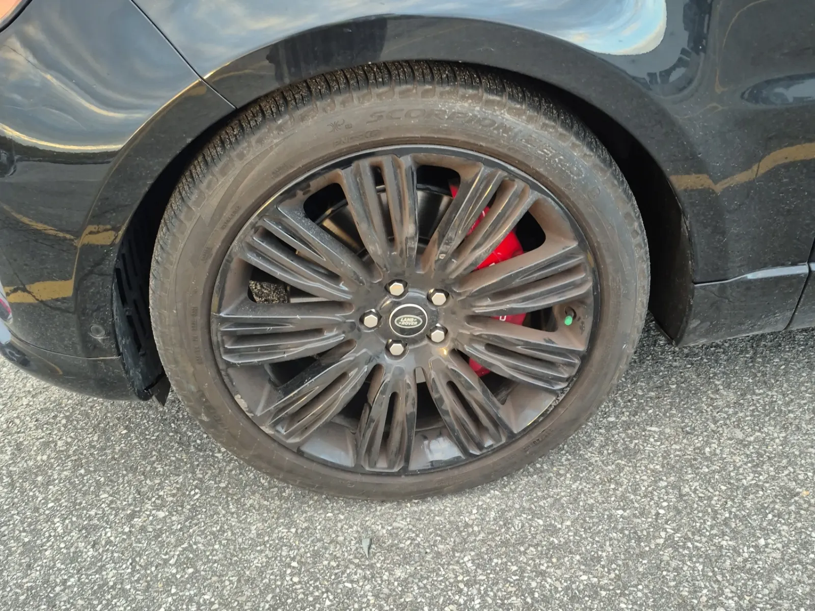 Front driver wheel/tire photo