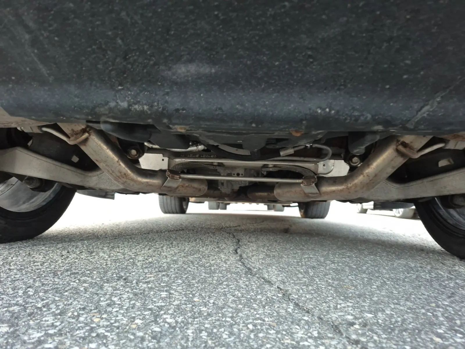 Undercarriage - Rear Photo