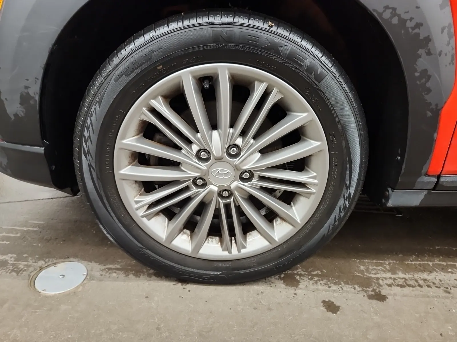 Front driver wheel/tire photo