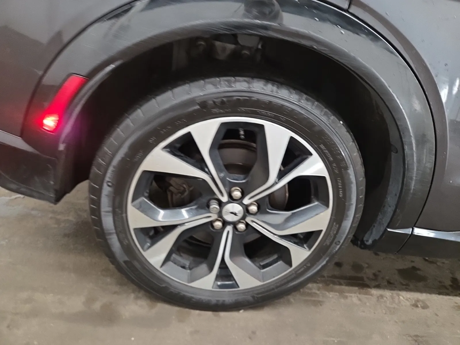 Right Rear Wheel/Tire Photo