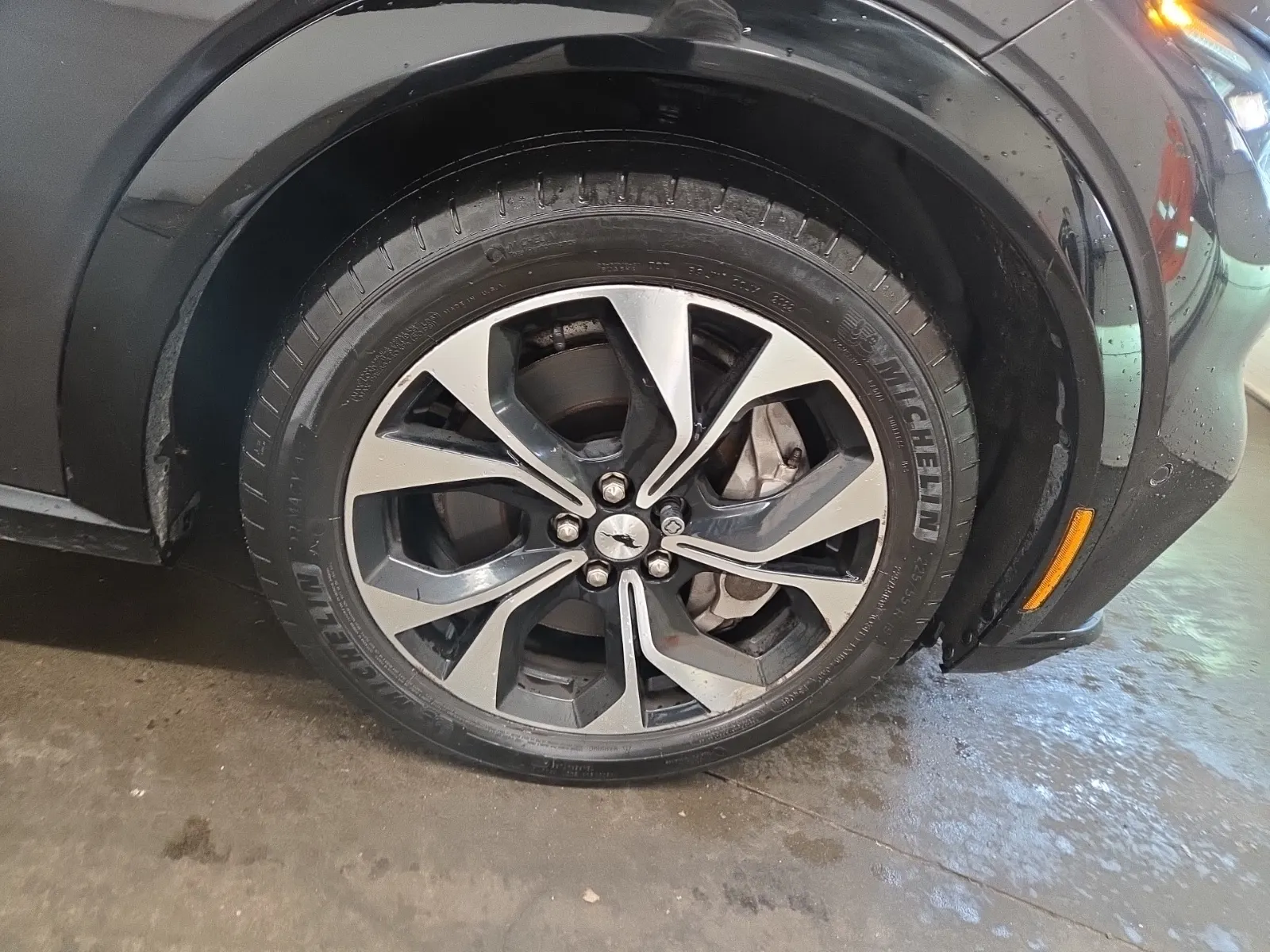 Right Front Wheel/Tire Photo