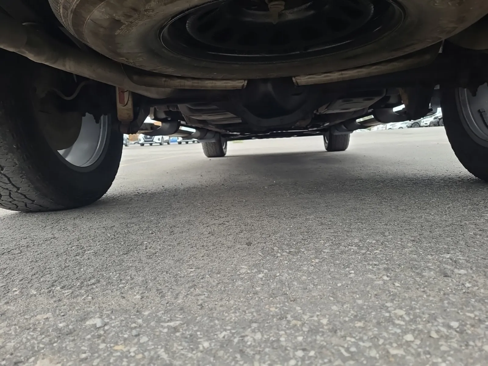 Undercarriage - Rear Photo