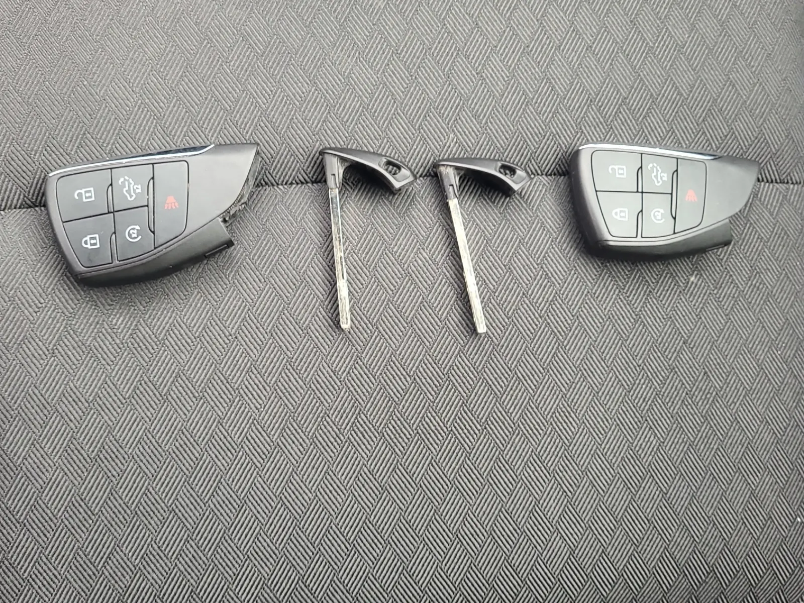 Keys/Fobs/Manual Photo