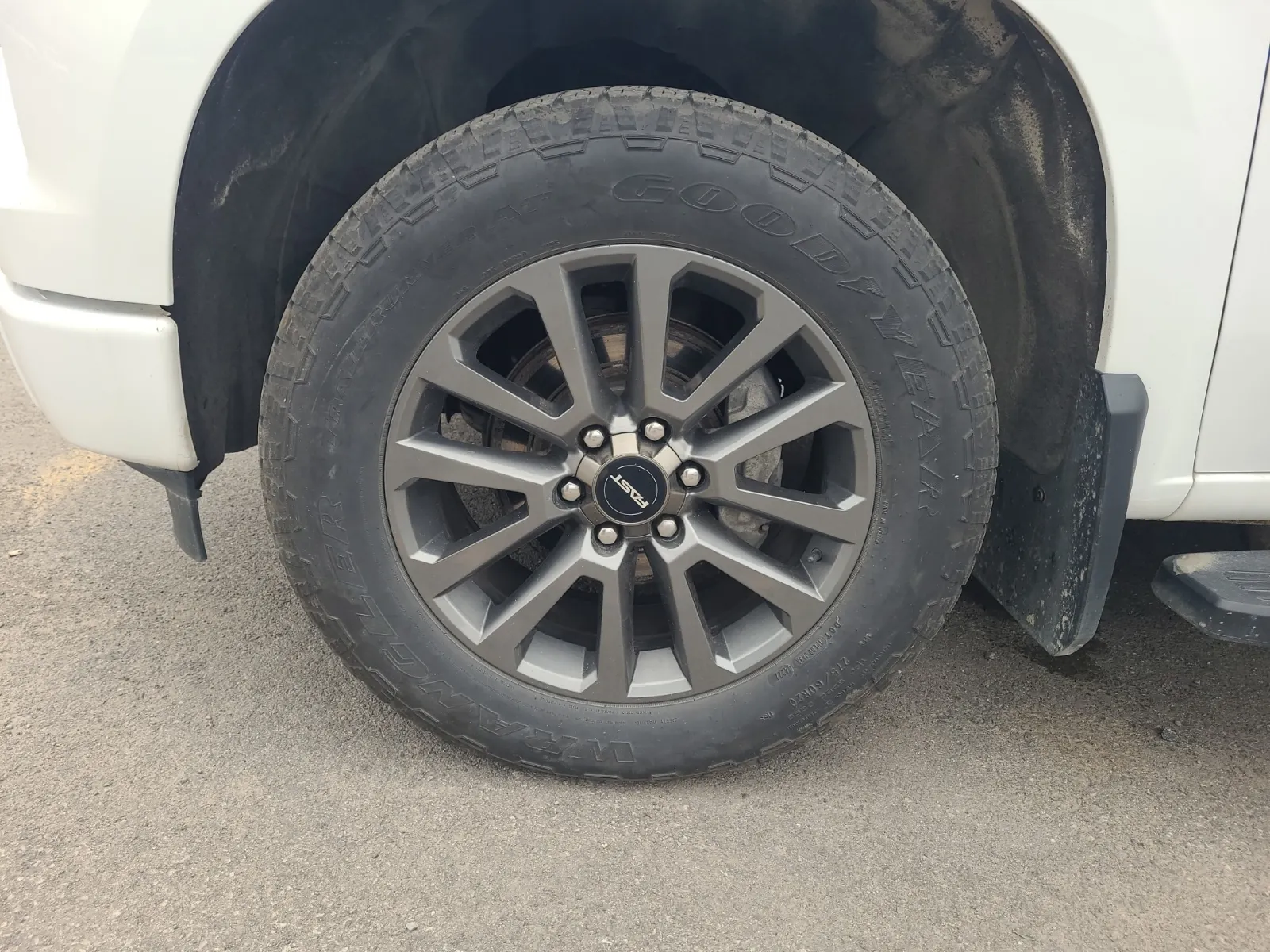 Front driver wheel/tire photo