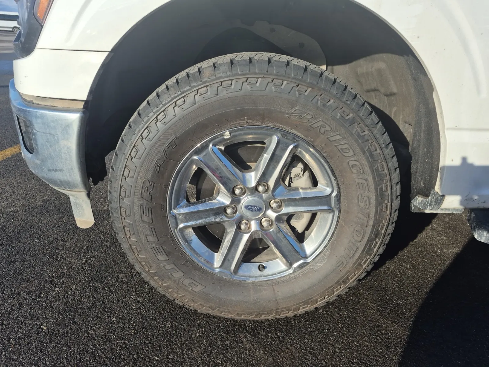Front driver wheel/tire photo