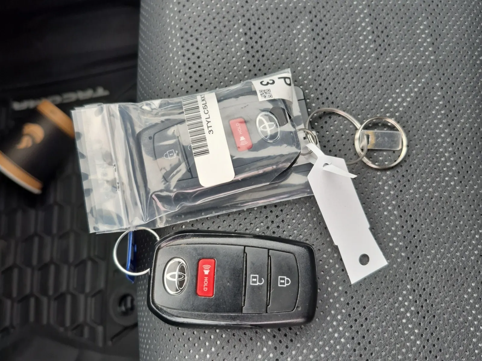 Keys/Fobs/Manual Photo