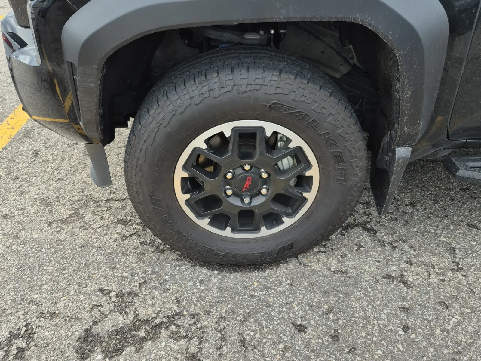 Front driver wheel/tire photo
